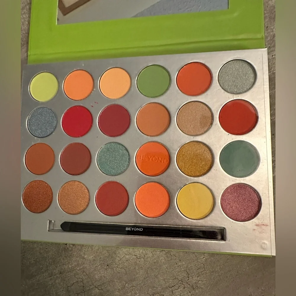24-Color Eyeshadow Palette NIB